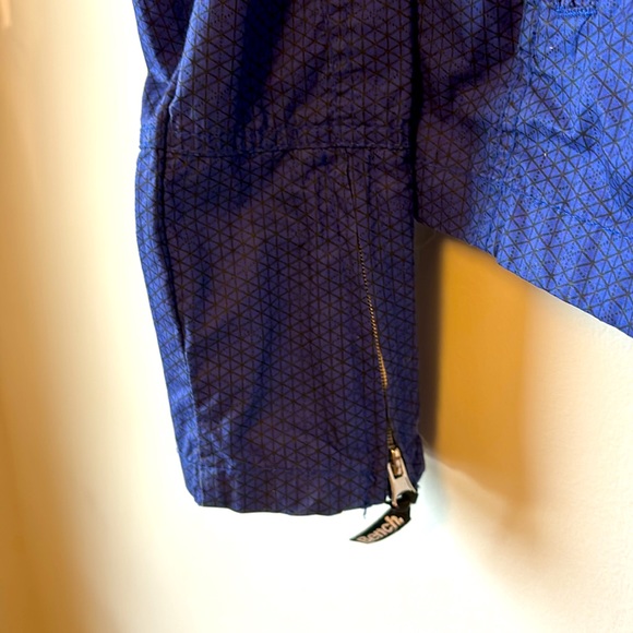 Vintage Bench lightweight jacket in a striking cobalt blue/purple - Picture 4 of 8